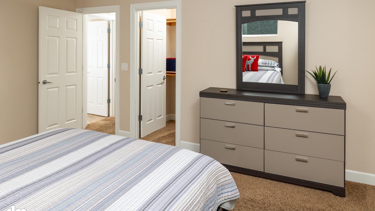 Photo of Bedroom in University Area