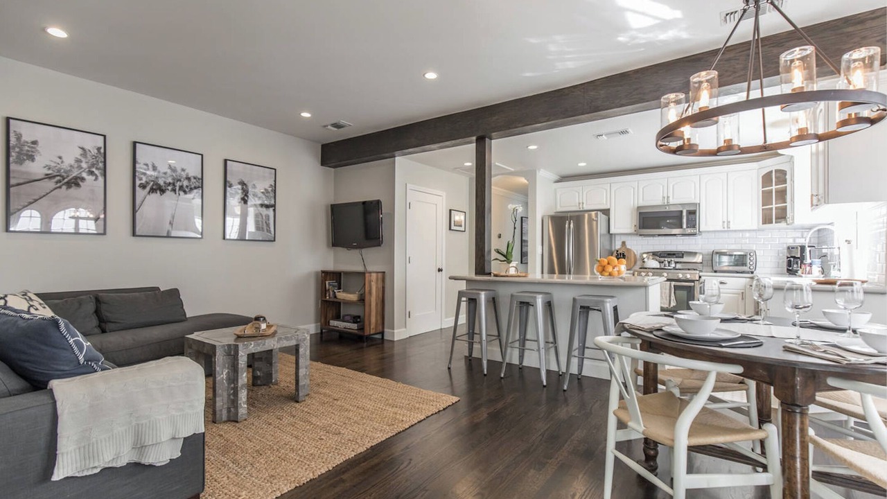 Photo of Others in Hollywood Hills