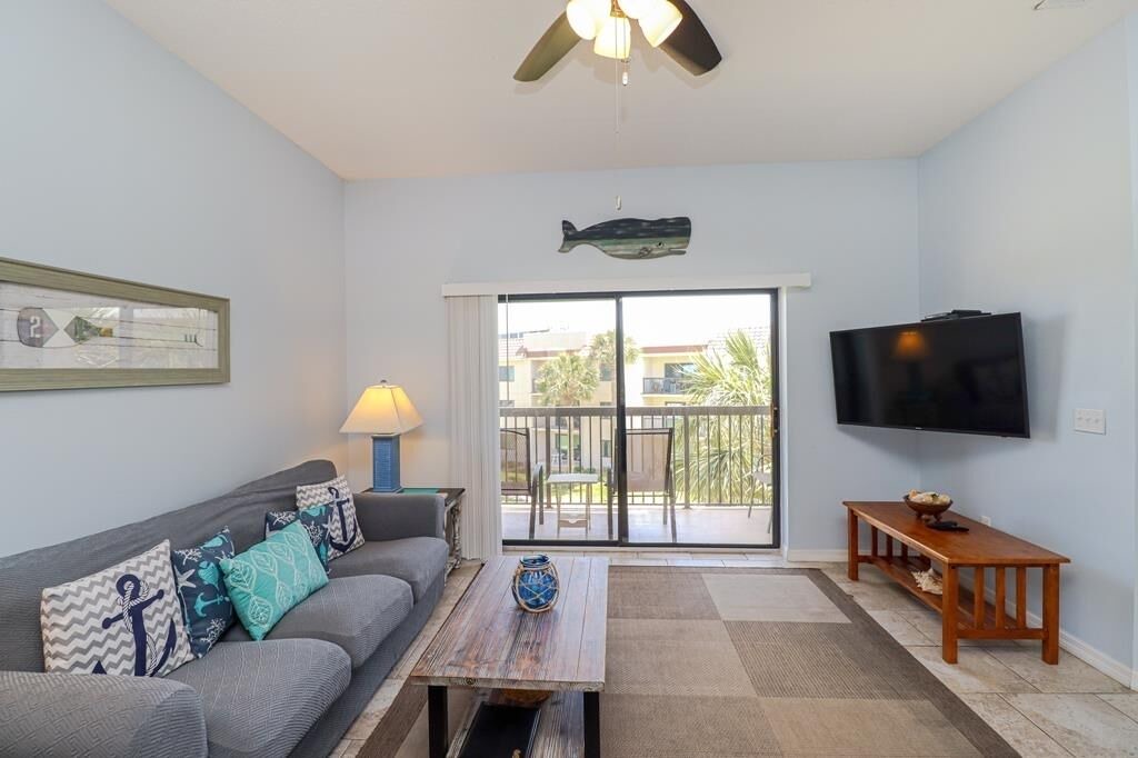 Photo of Livingroom in Butler Beach