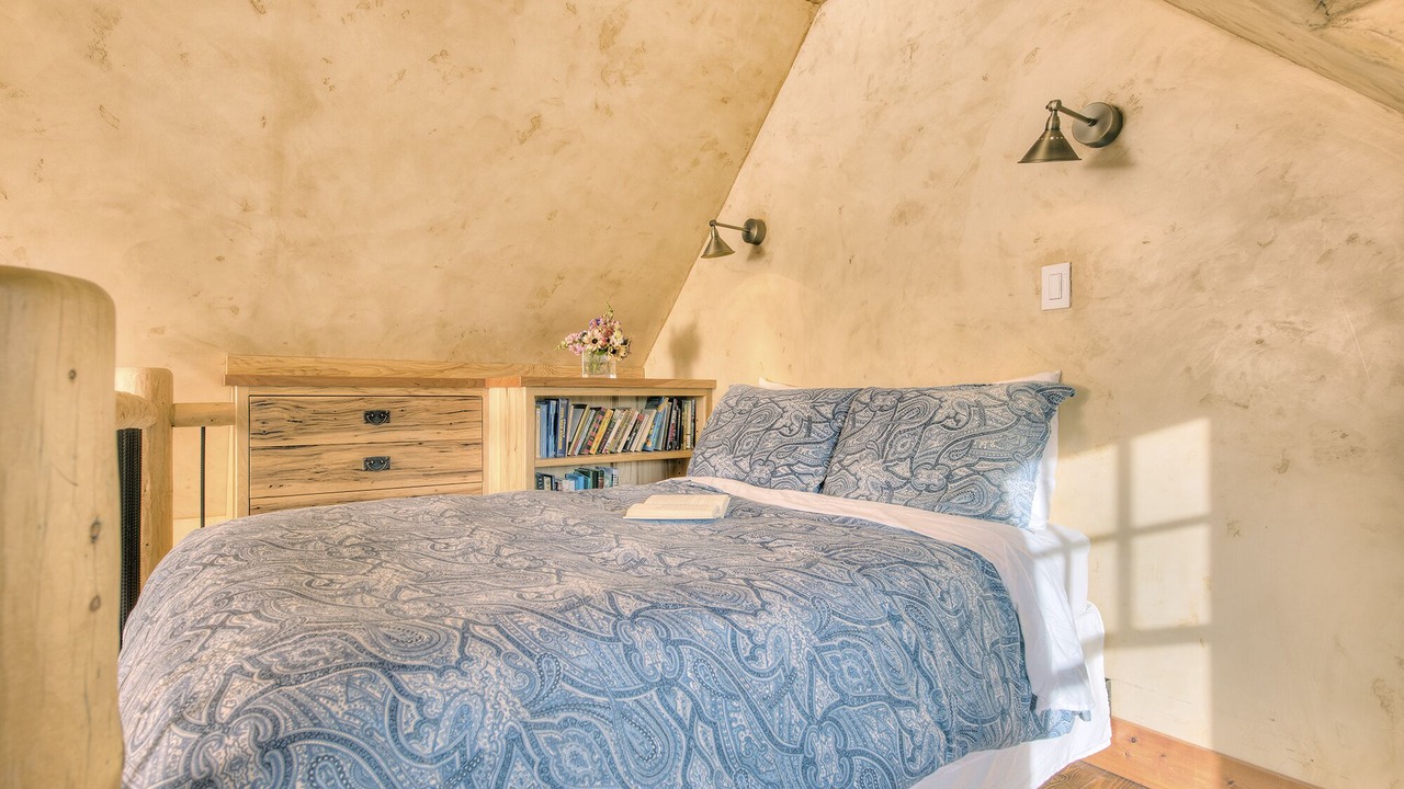 Photo of Others in Victor