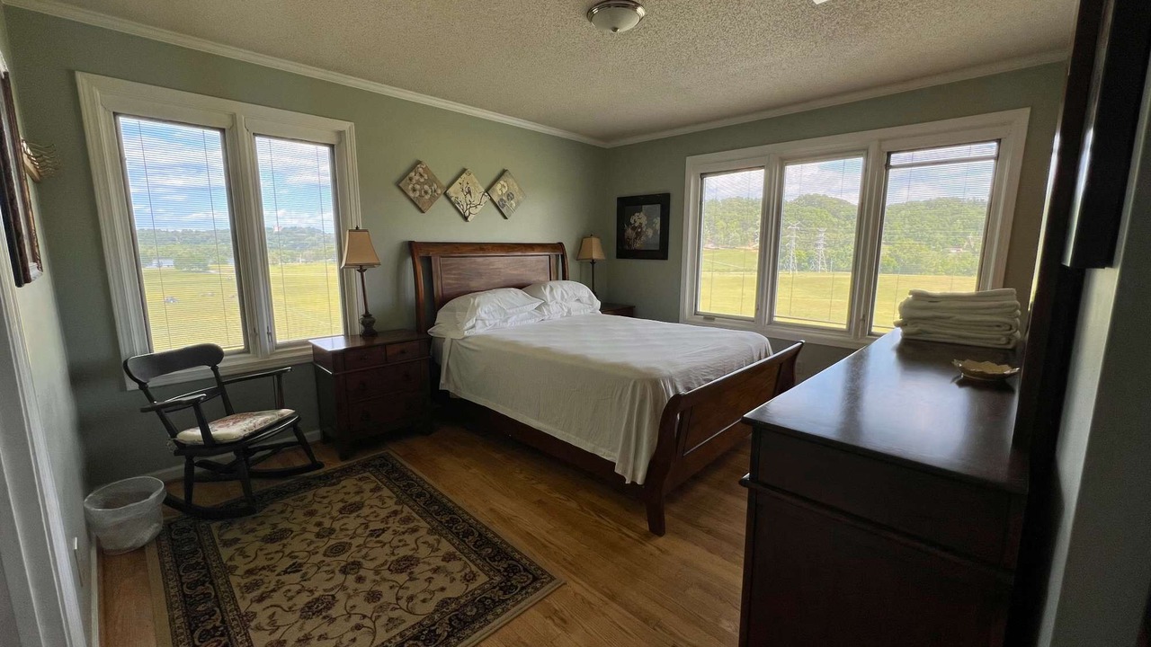 Photo of Bedroom in Lookout Valley Neighborhood Association