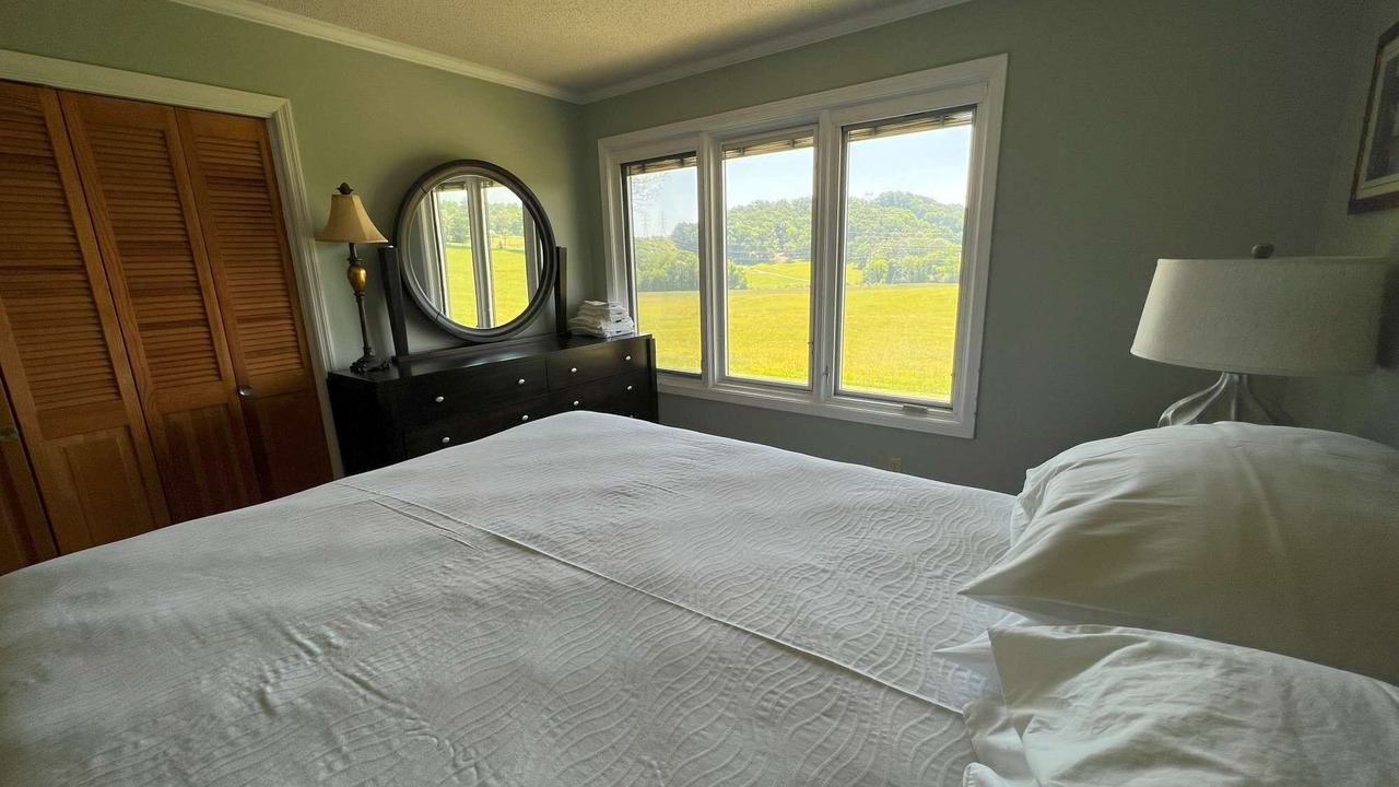 Photo of Bedroom in Lookout Valley Neighborhood Association