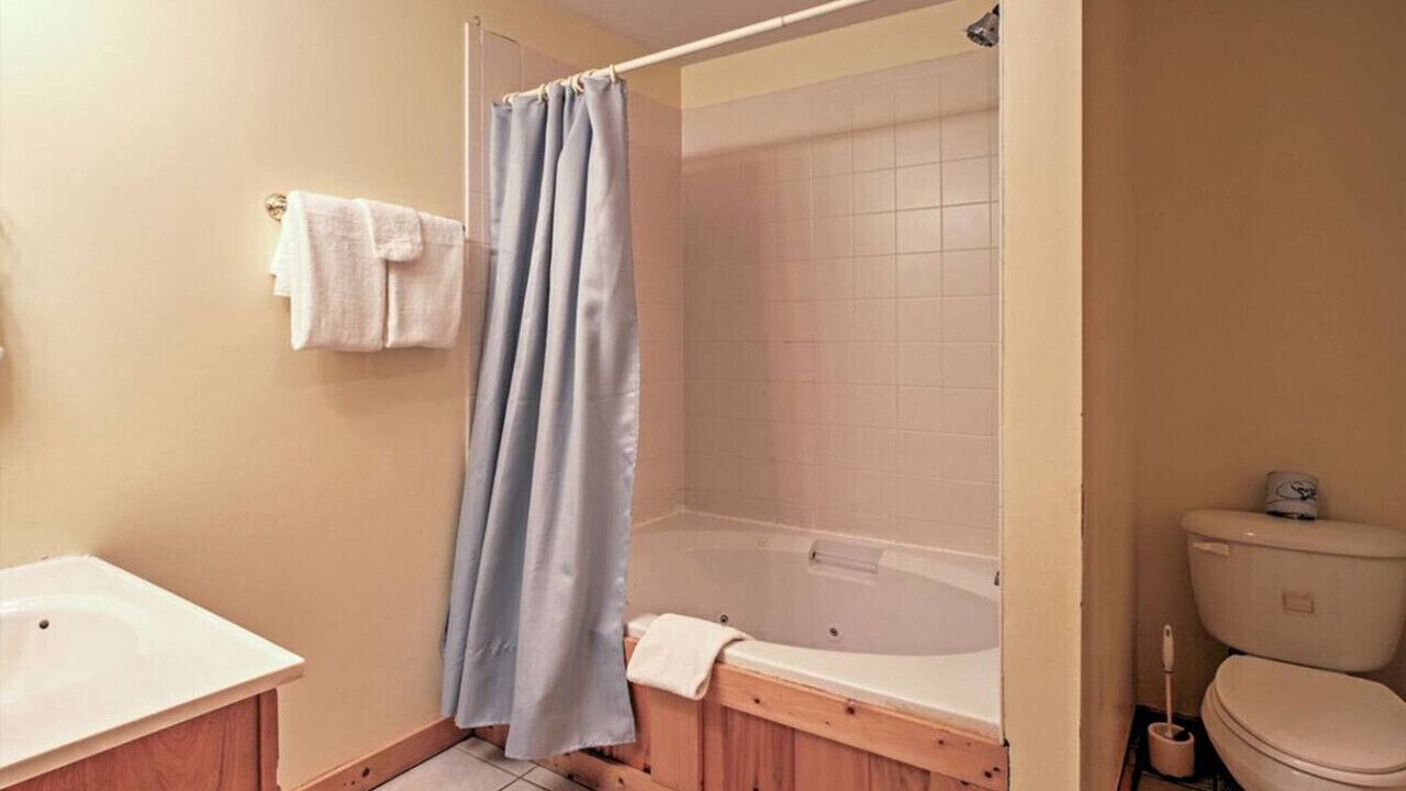 Photo of Bathroom in Pigeon Forge