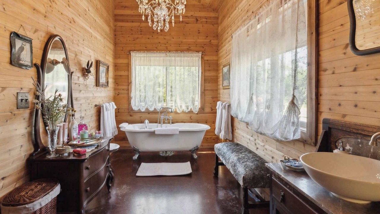 Photo of Bathroom in Canyon
