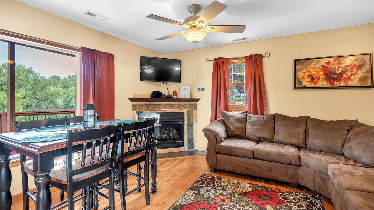Photo of Livingroom in Winamac
