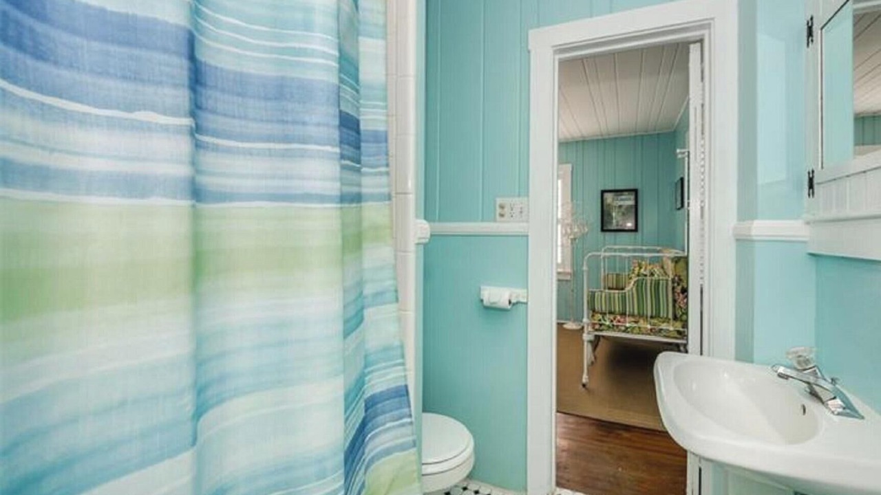 Photo of Bathroom in Treasure Island