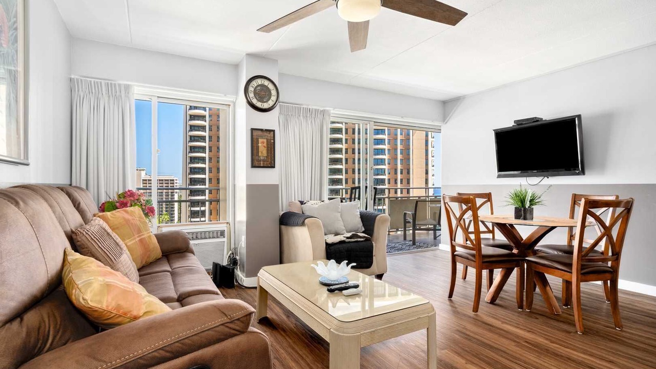 Photo of Livingroom in Waikiki