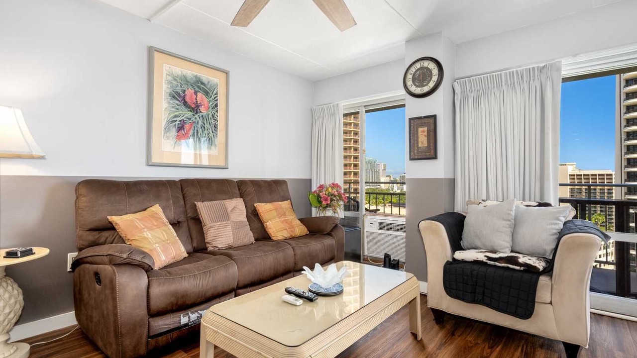 Photo of Livingroom in Waikiki