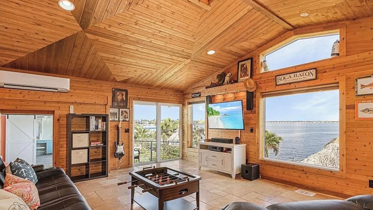Photo of Livingroom in Caloosahatchee