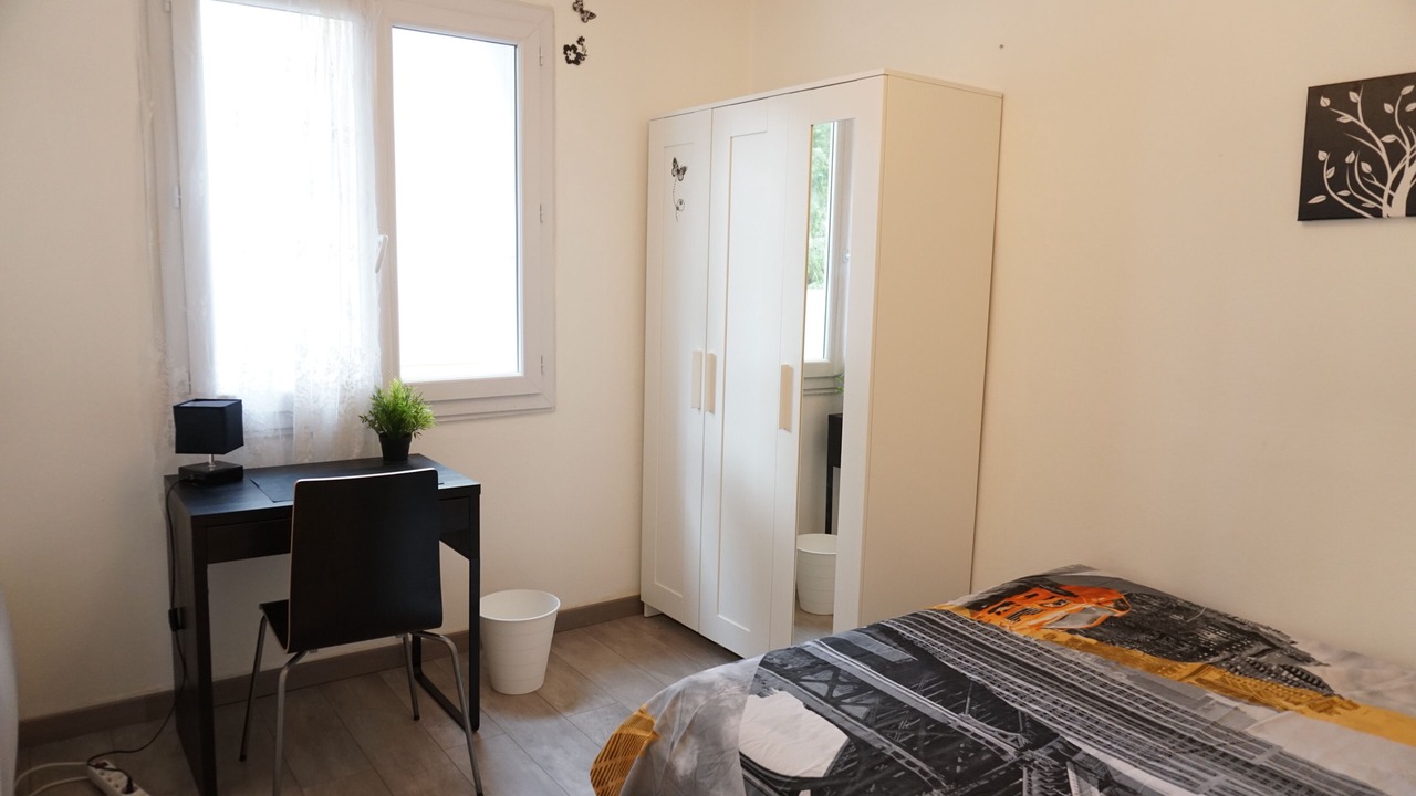 Photo of Bedroom in Hopitaux-Facultes
