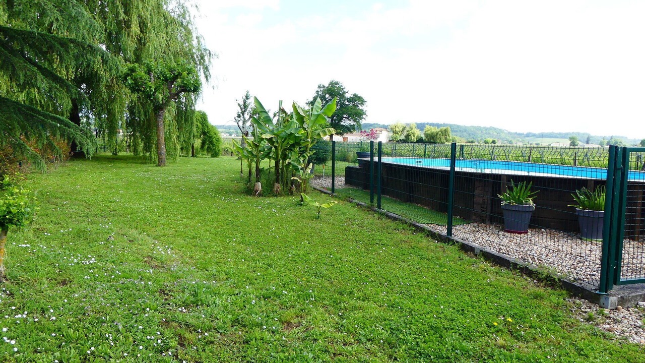 Photo of Outdoor in Saint-Pey-d'Armens