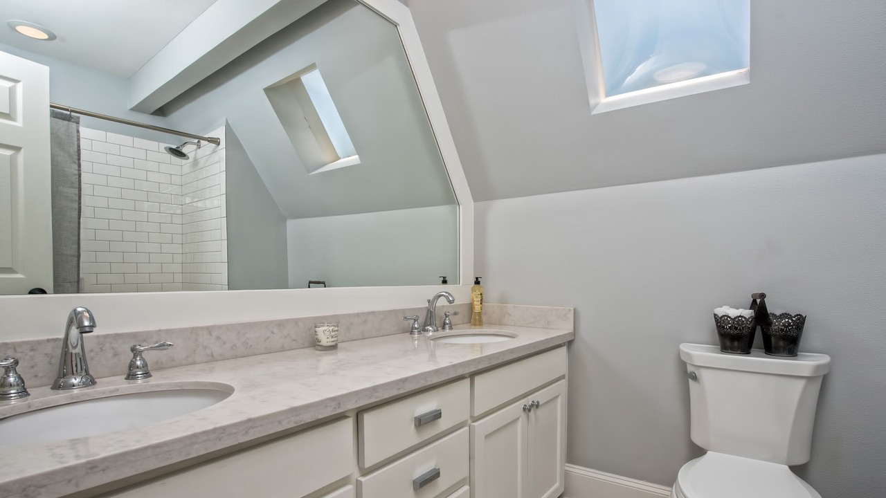 Photo of Bathroom in Lacy-Lakeview
