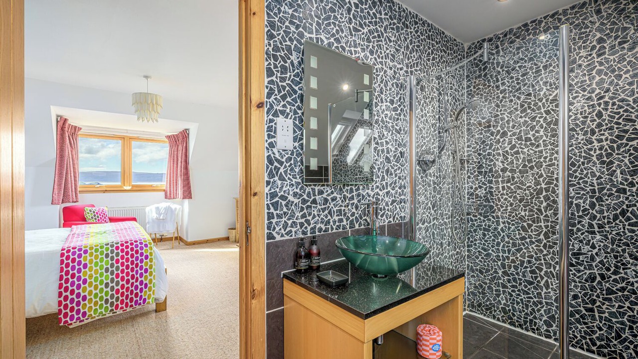 Photo of Bedroom in Mellon Charles