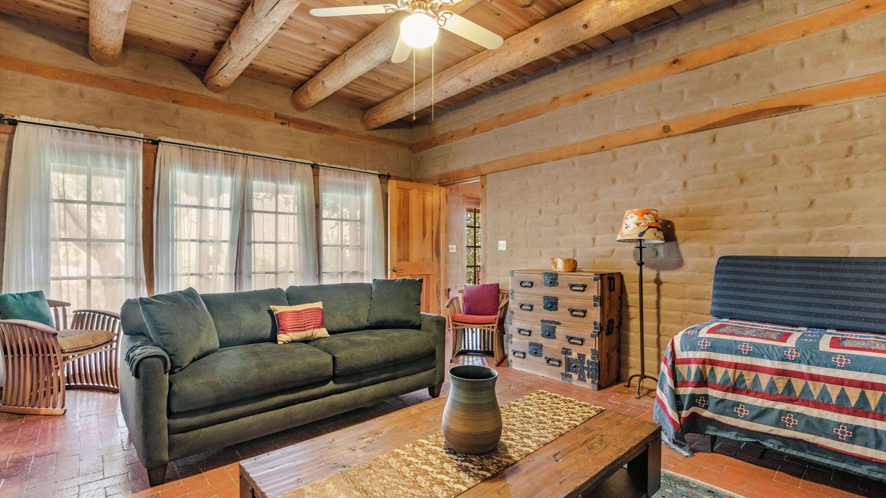 Photo of Livingroom in Historic Eastside