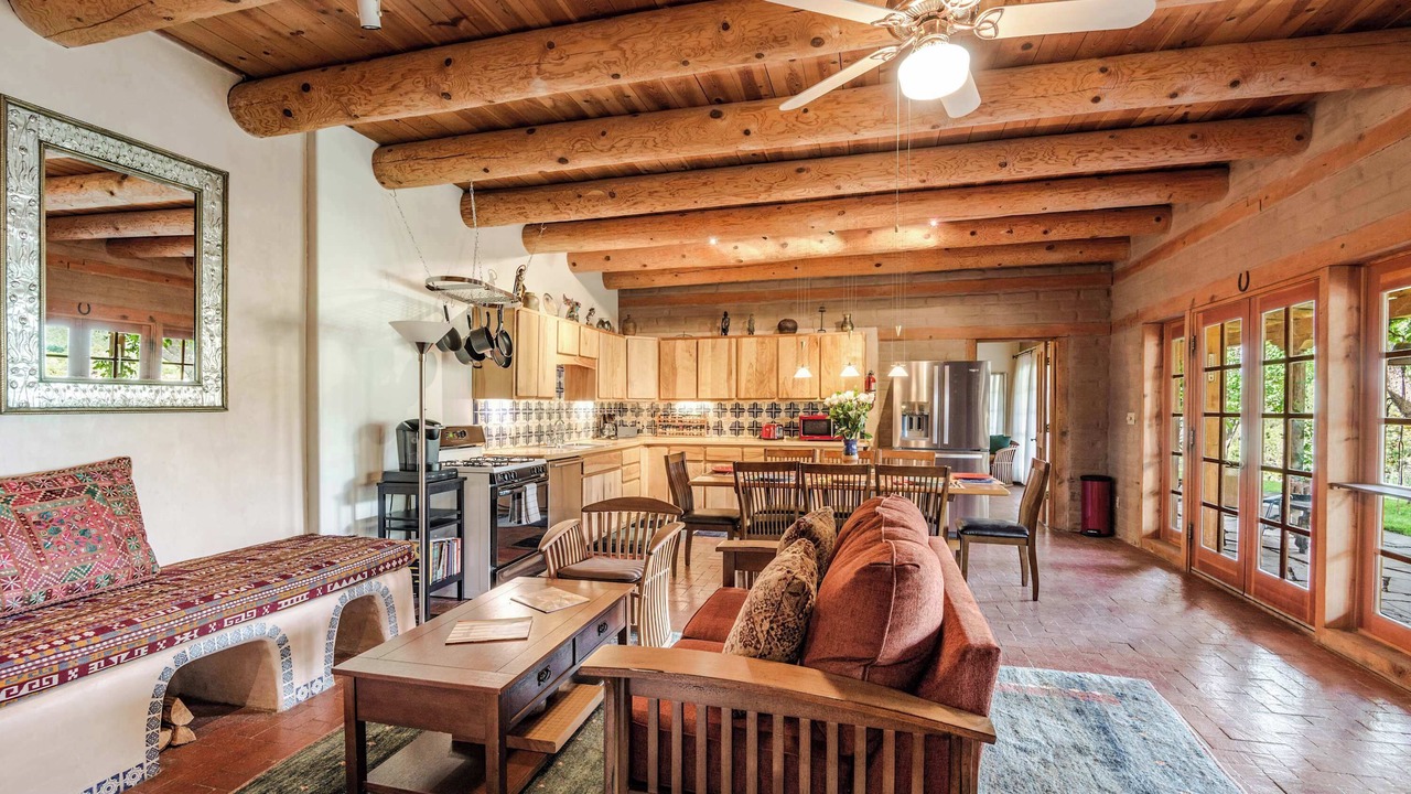 Photo of Livingroom in Historic Eastside