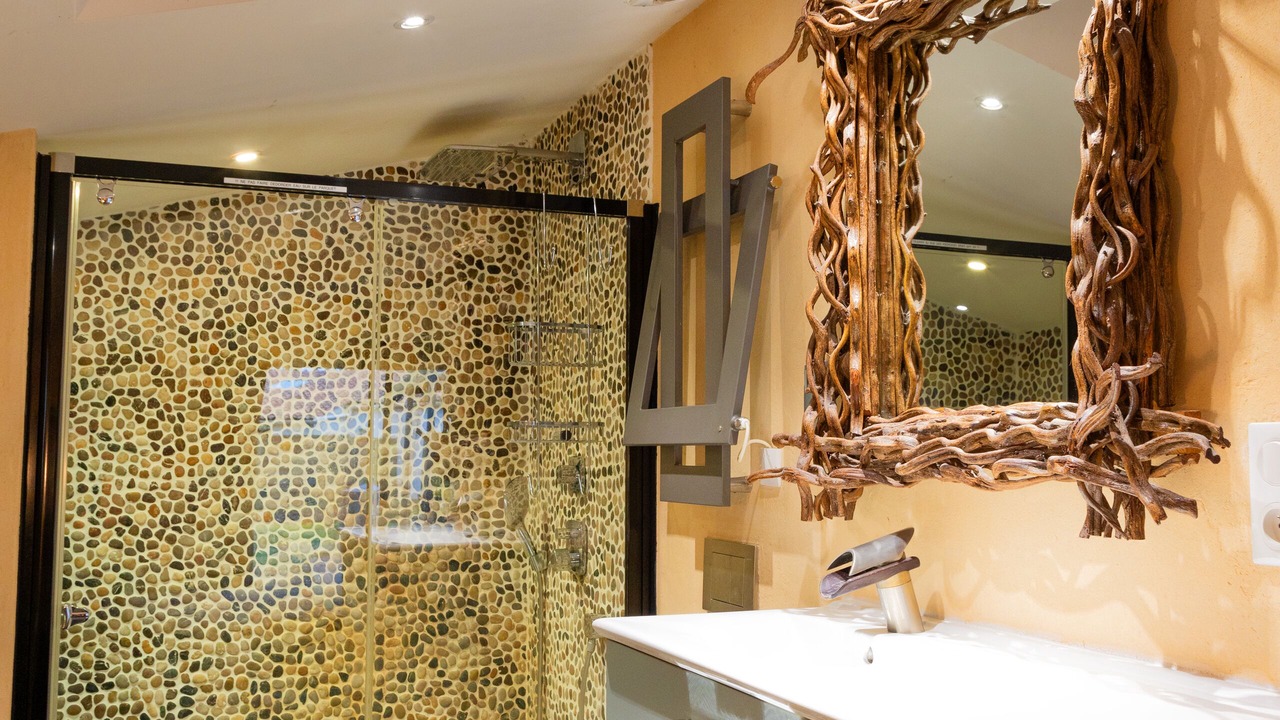 Photo of Bathroom in Puymoyen