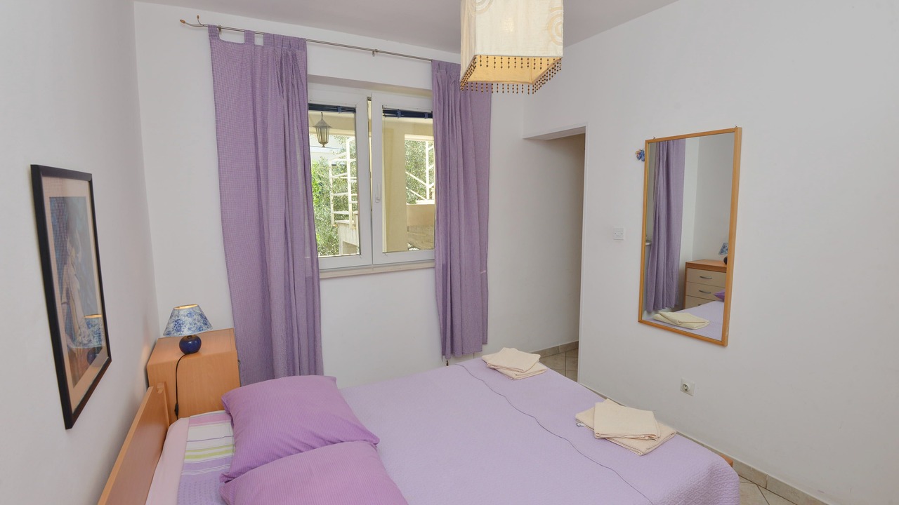 Photo of Bedroom in Pile