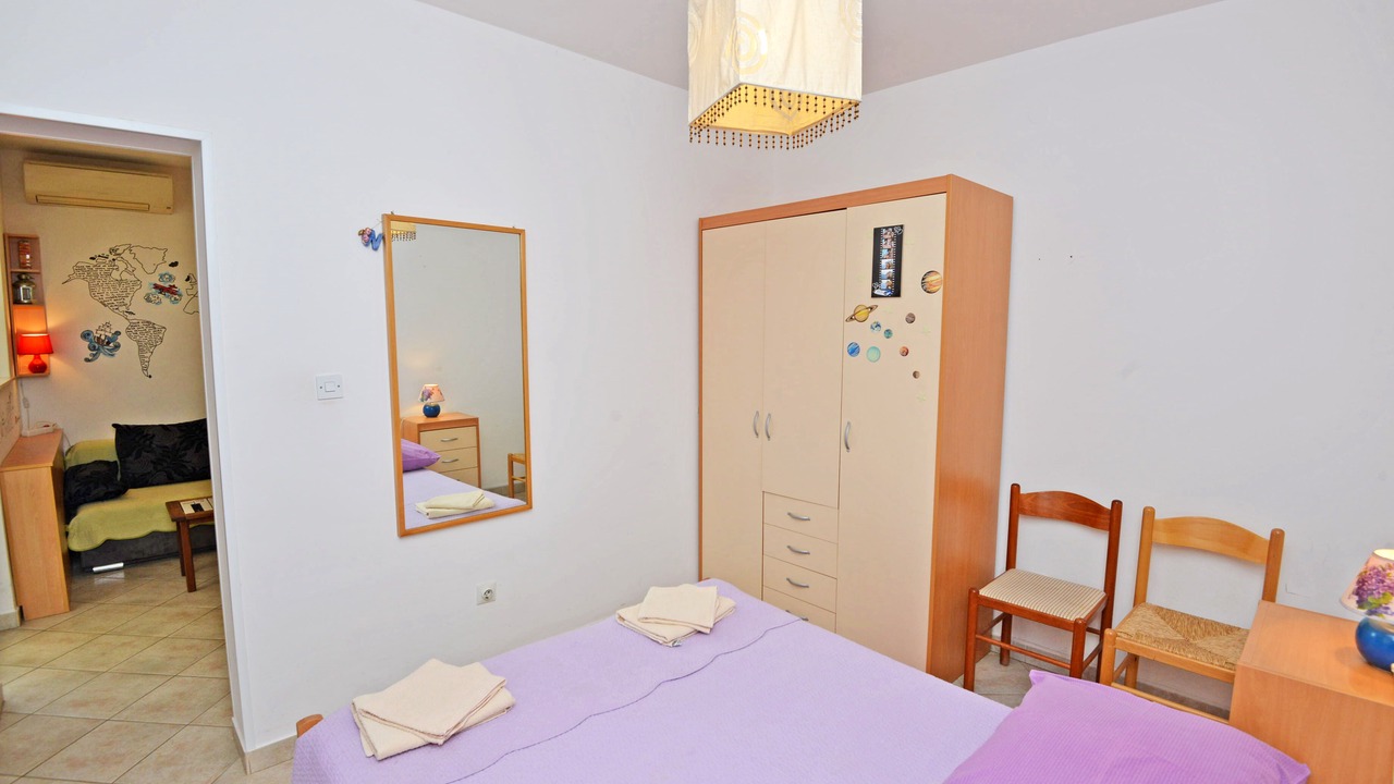 Photo of Bedroom in Pile