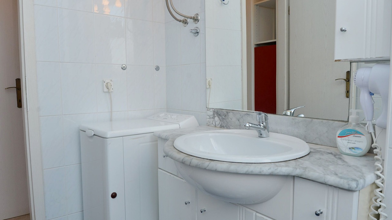 Photo of Bathroom in Pile