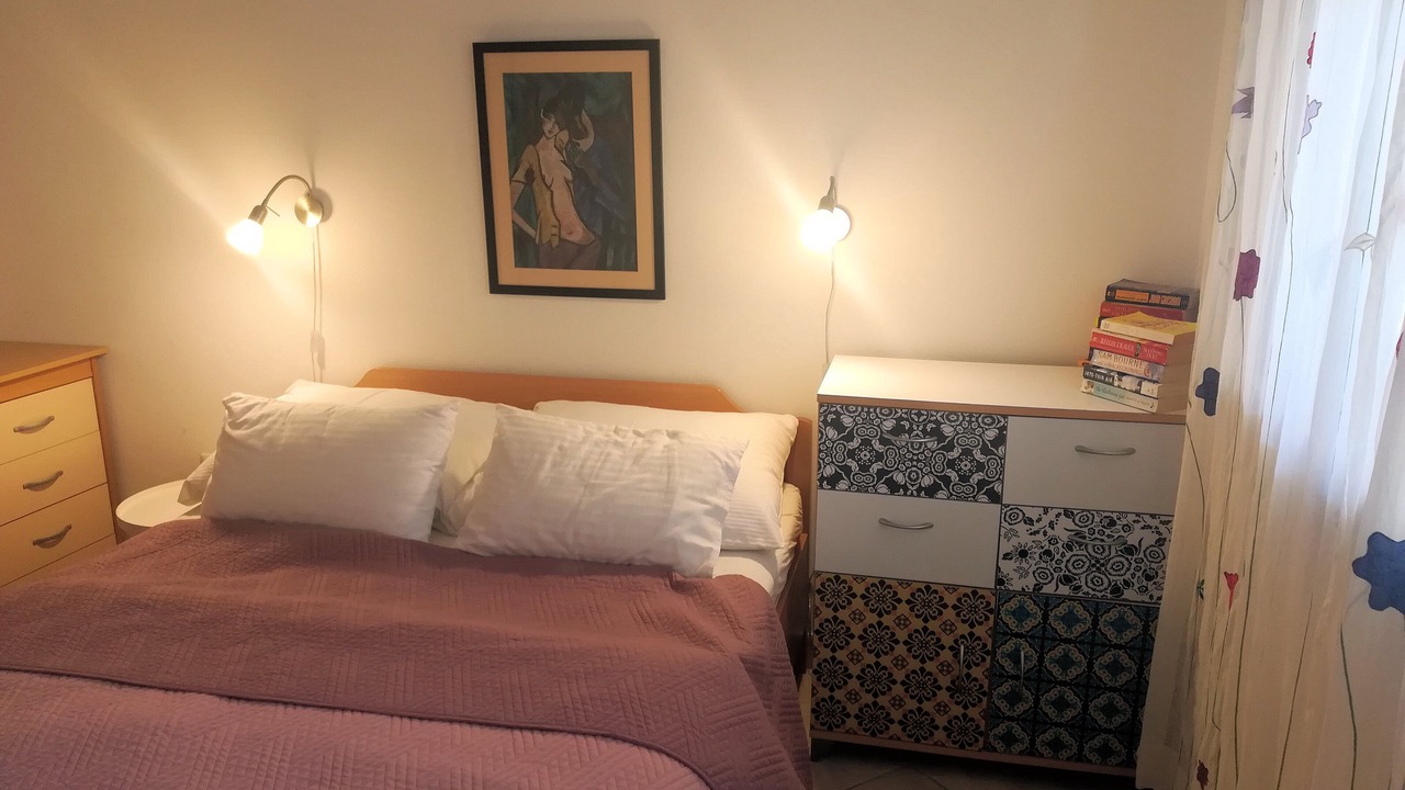 Photo of Bedroom in Pile