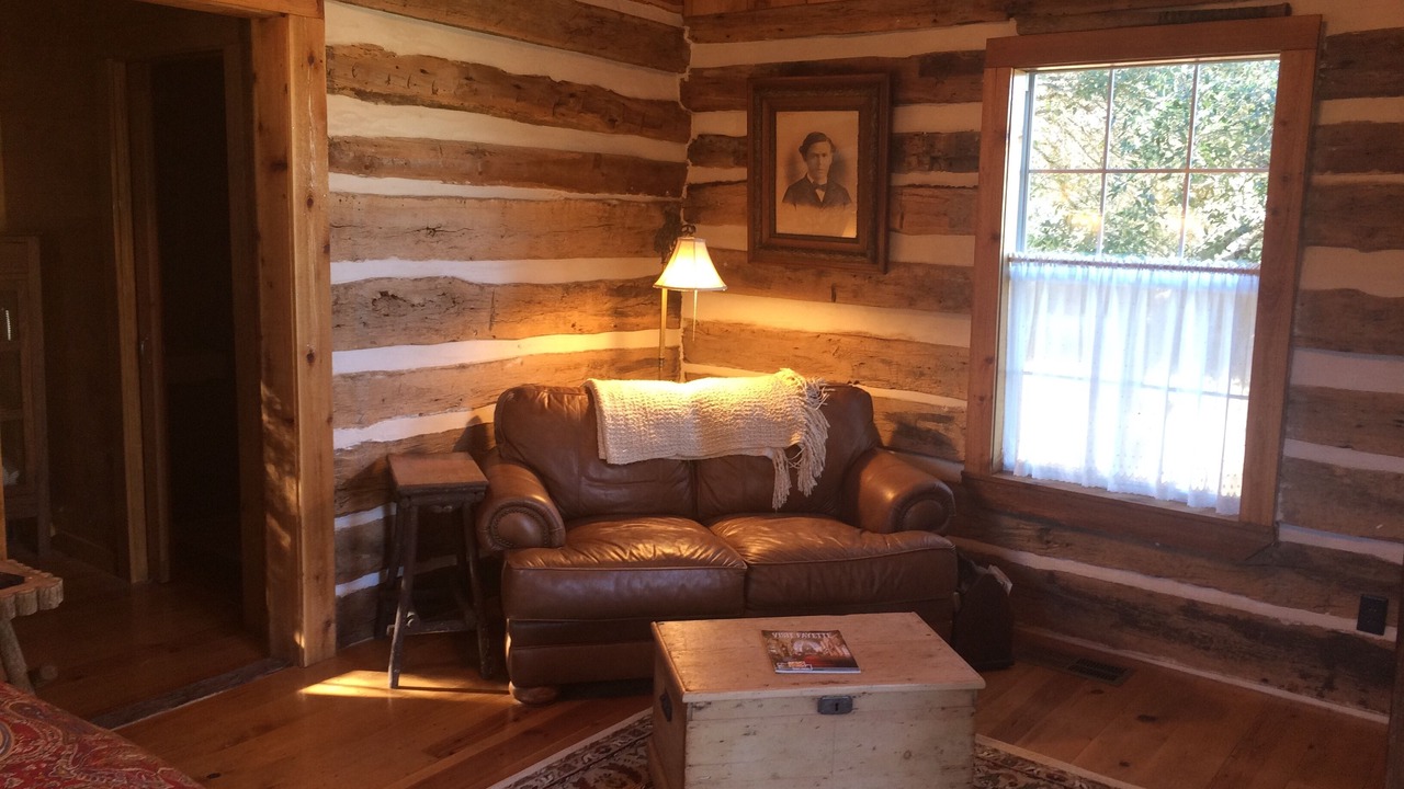 Photo of Livingroom in La Grange