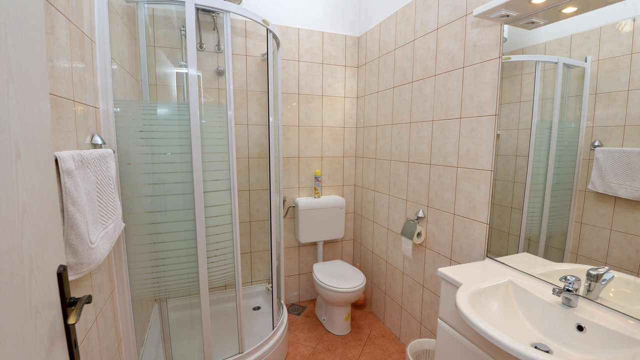 Photo of Bathroom in Pile