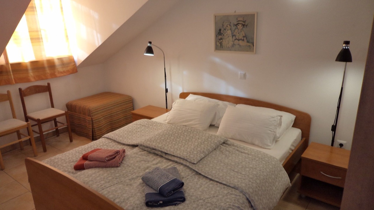 Photo of Bedroom in Pile