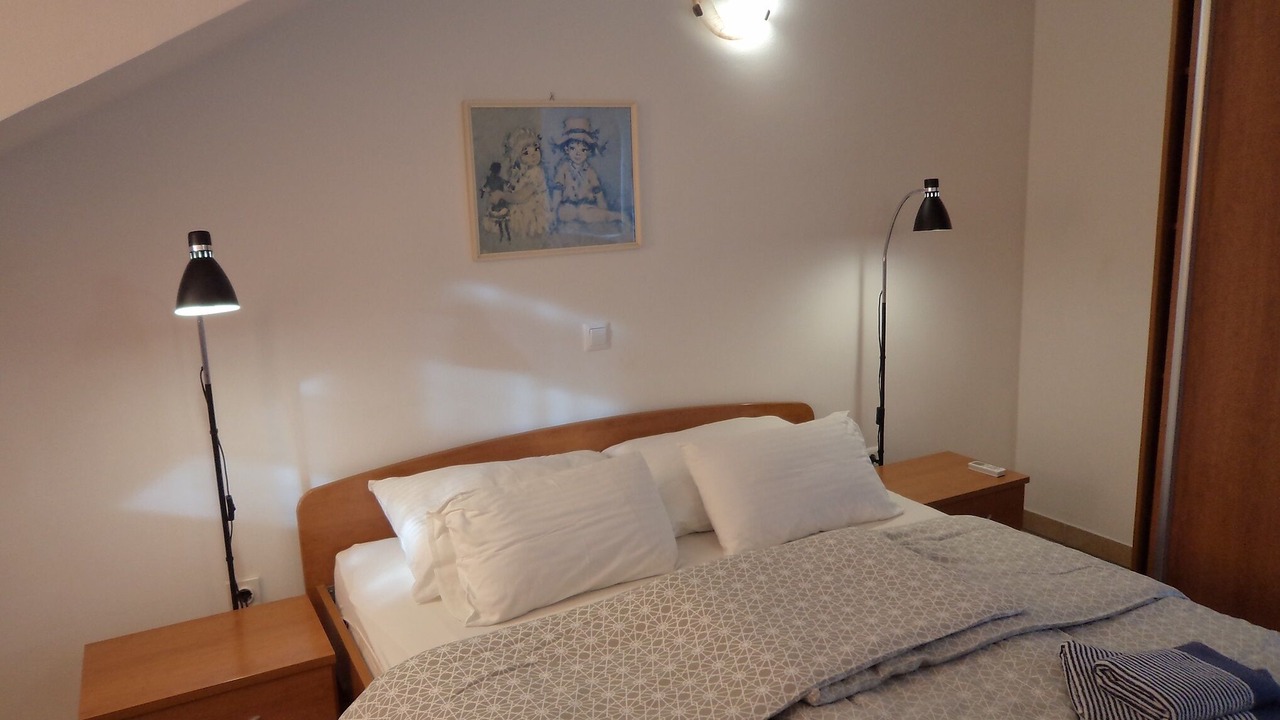 Photo of Bedroom in Pile