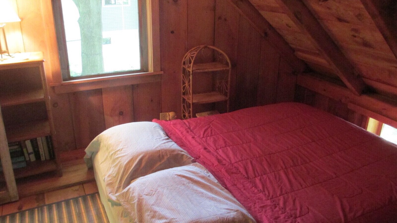 Photo of Bedroom in Lansing