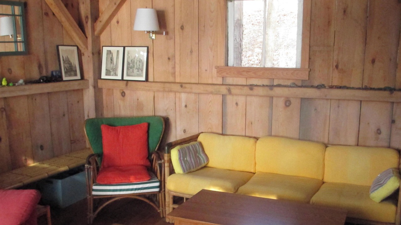 Photo of Livingroom in Lansing