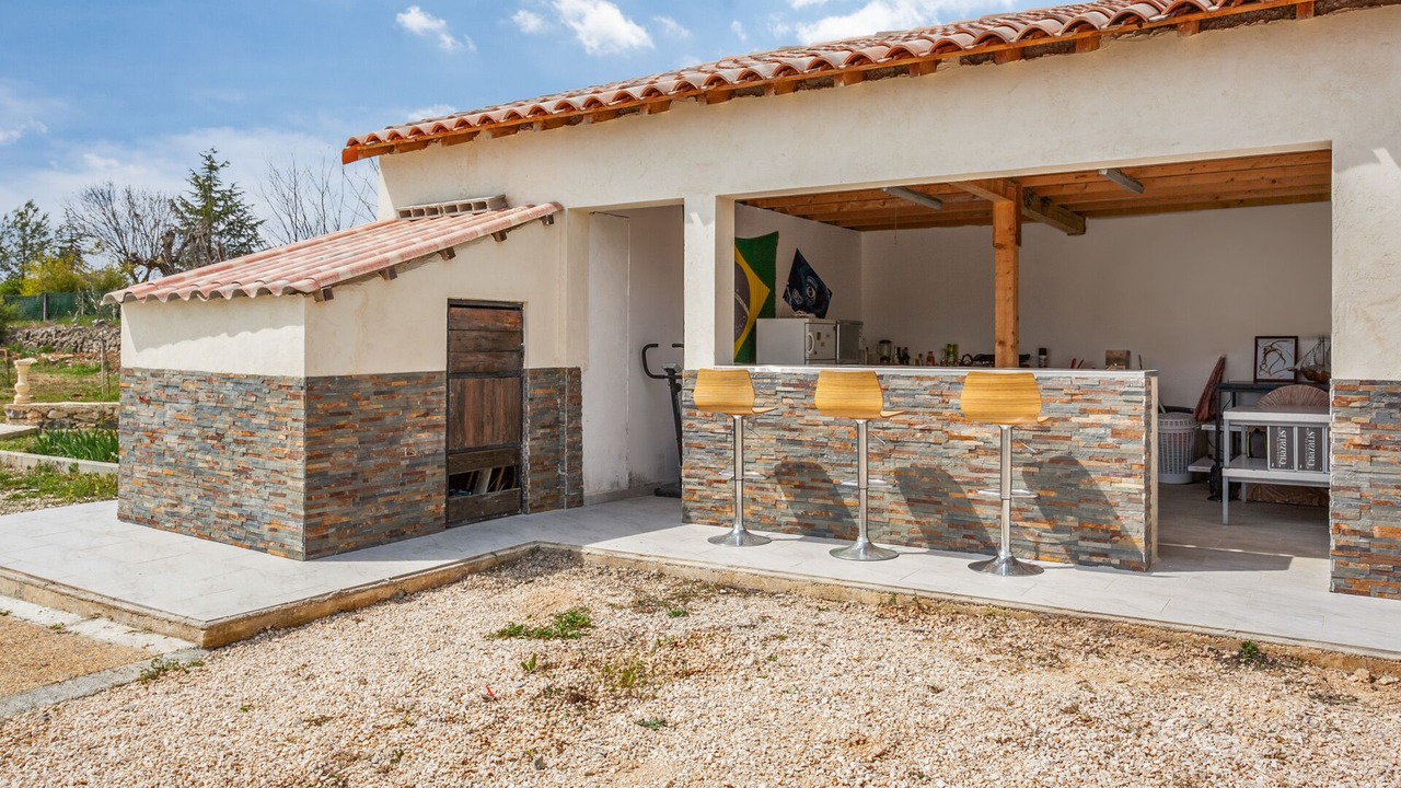 Photo of Patio Balcony in Saint-Andre-de-Cruzieres