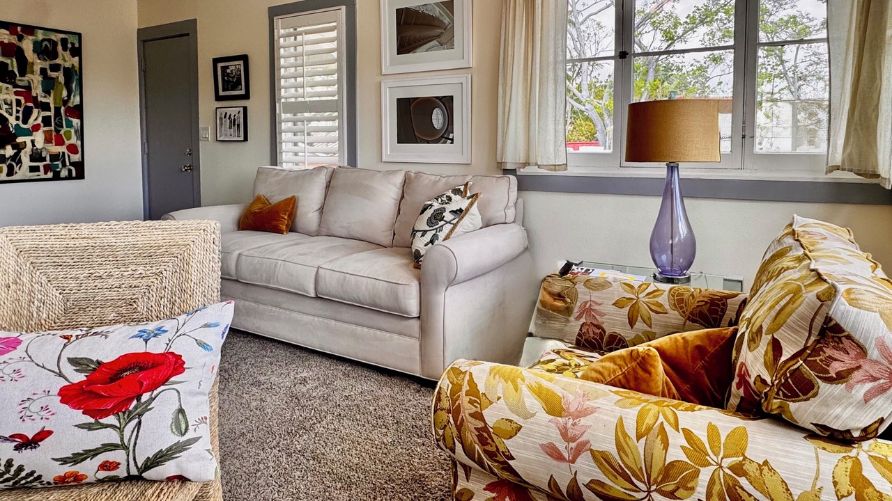 Photo of Livingroom in Downtown