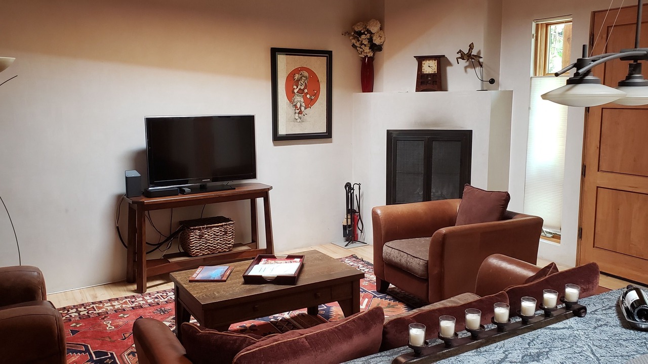 Photo of Livingroom in Historic Eastside