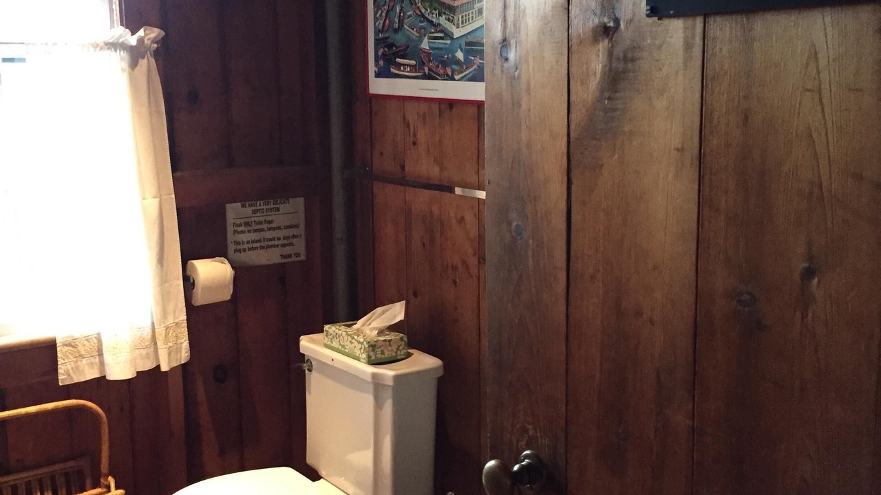 Photo of Bathroom in Grenell