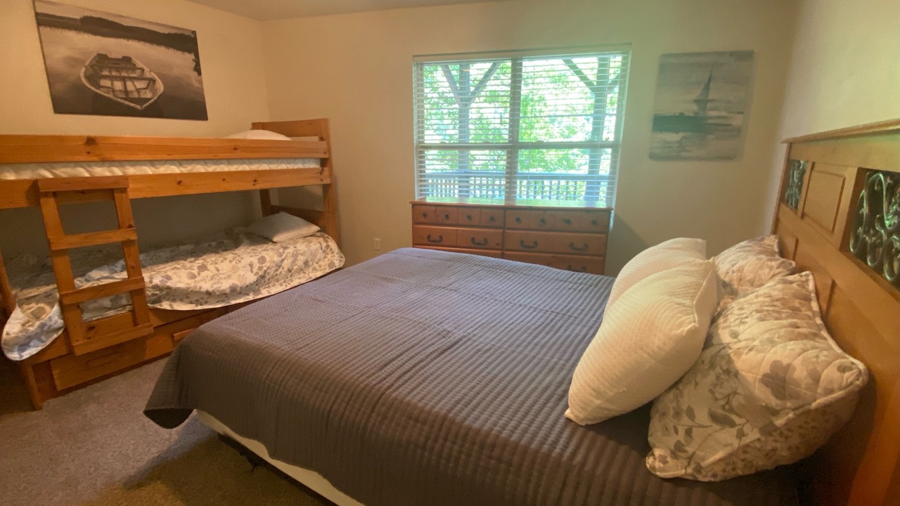Photo of Bedroom in Lakeside Estates
