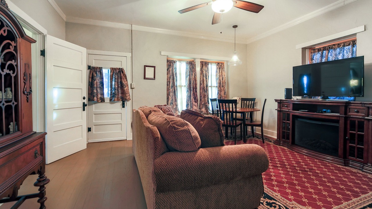 Photo of Livingroom in Fredericksburg