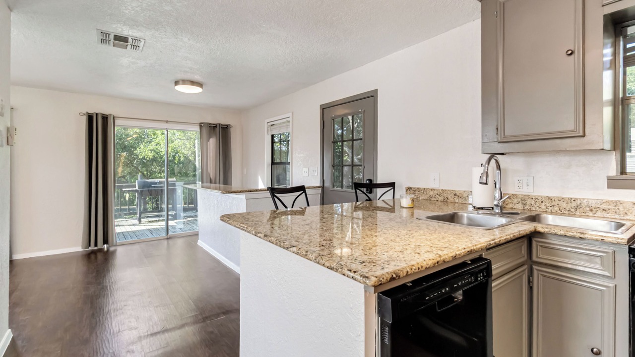 Photo of Kitchen in Canyon Lake