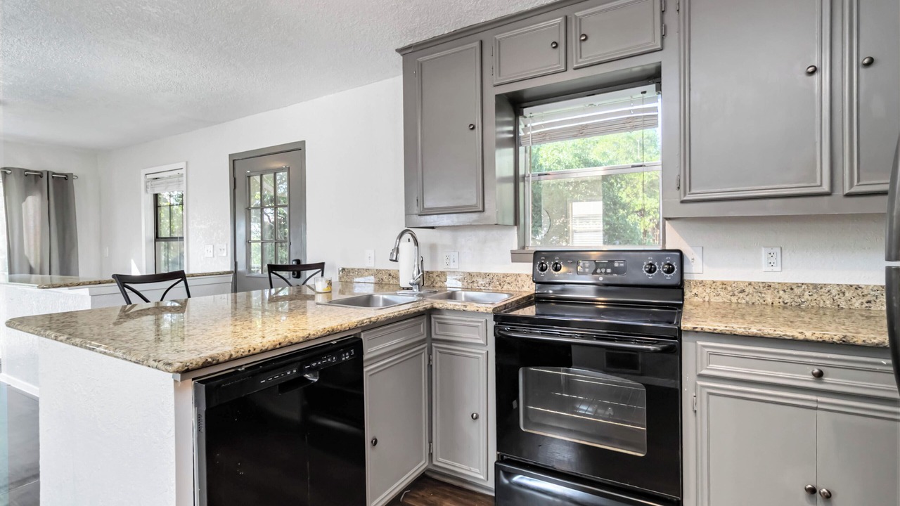 Photo of Kitchen in Canyon Lake
