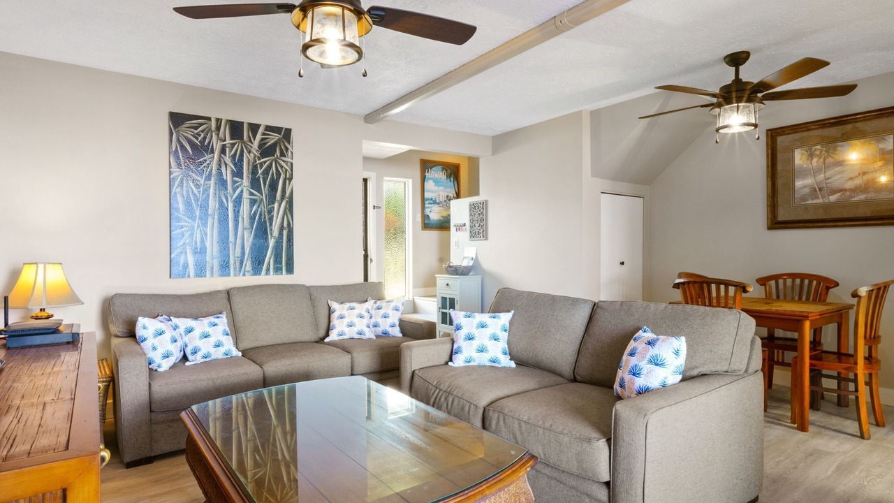 Photo of Livingroom in Kahaluu Bay