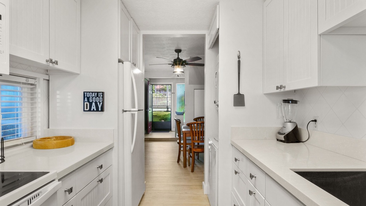 Photo of Kitchen in Kahaluu Bay