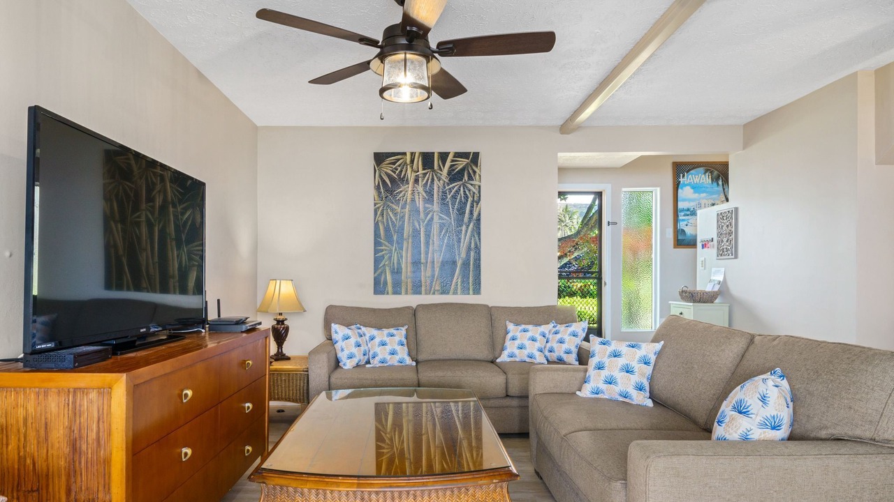 Photo of Livingroom in Kahaluu Bay