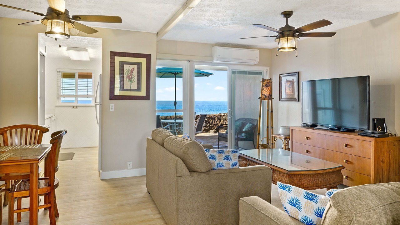 Photo of Livingroom in Kahaluu Bay