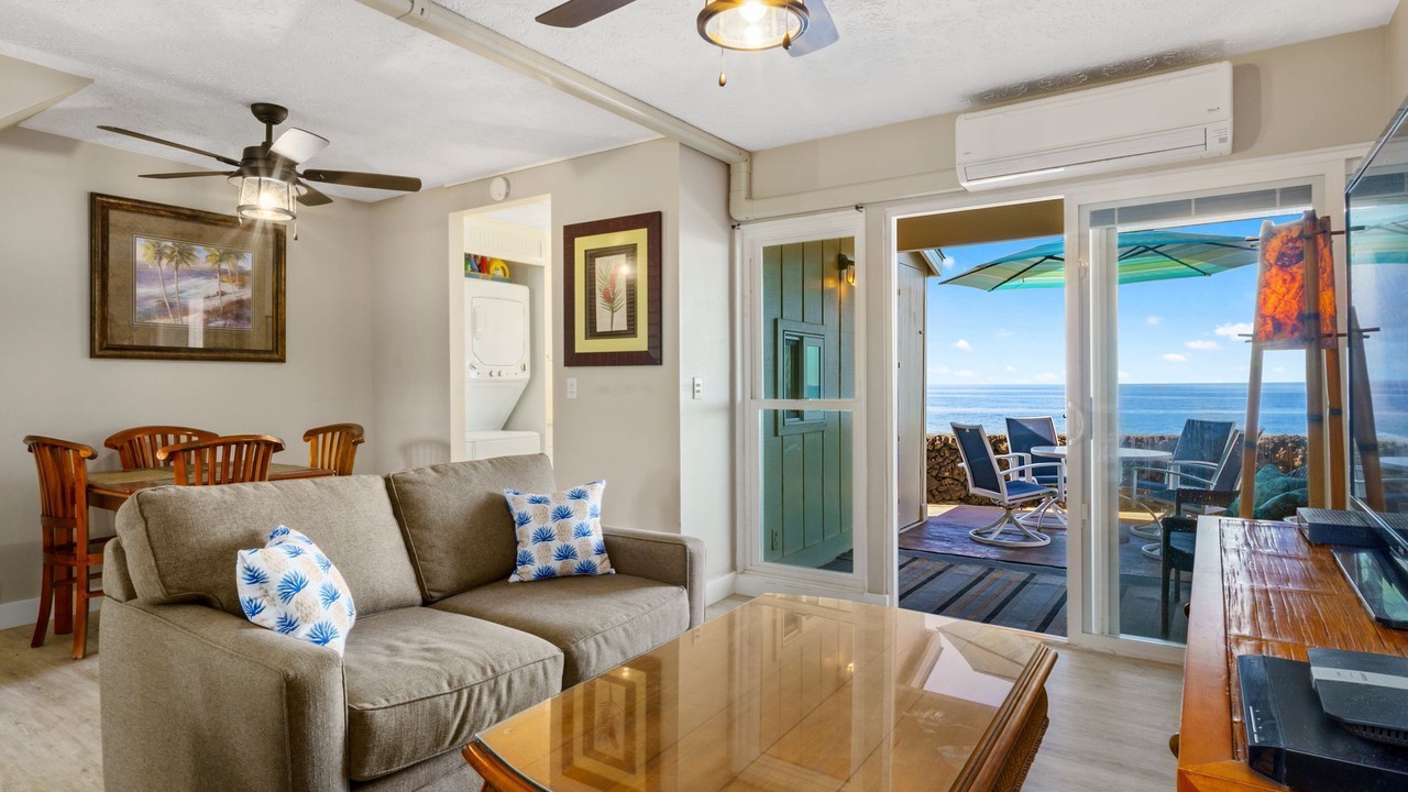 Photo of Livingroom in Kahaluu Bay