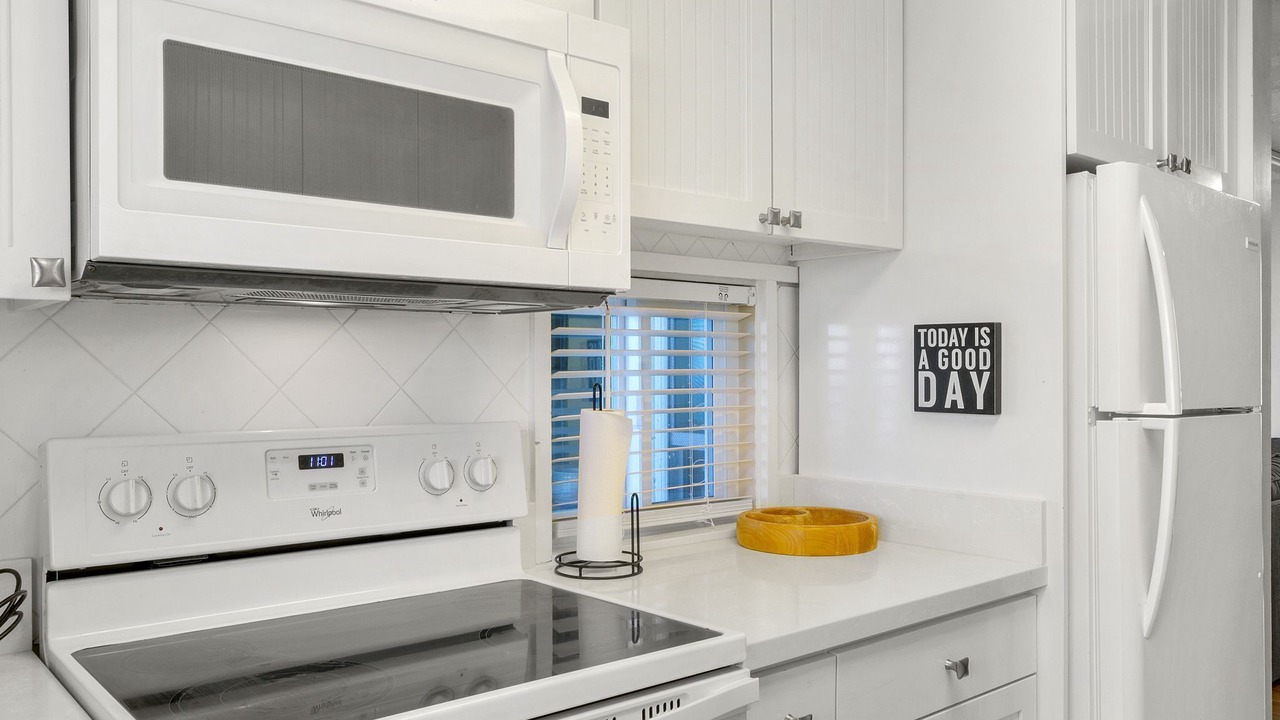 Photo of Kitchen in Kahaluu Bay