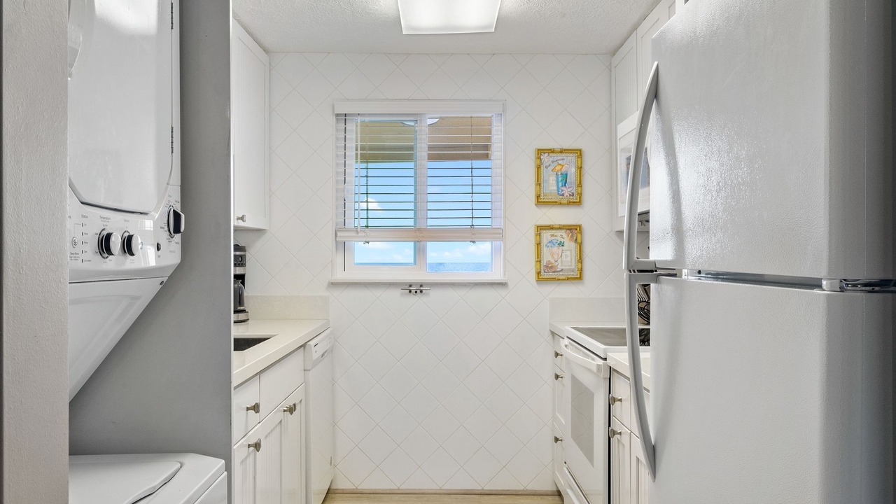 Photo of Kitchen in Kahaluu Bay