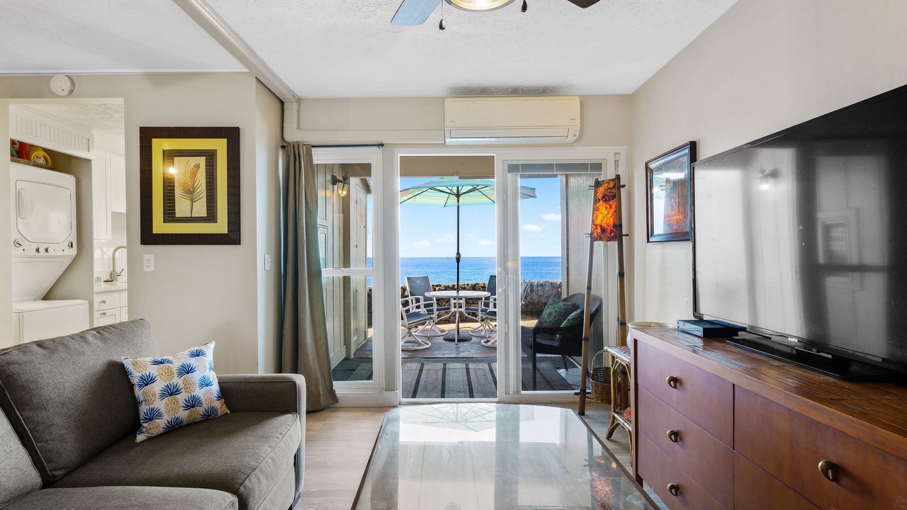 Photo of Livingroom in Kahaluu Bay