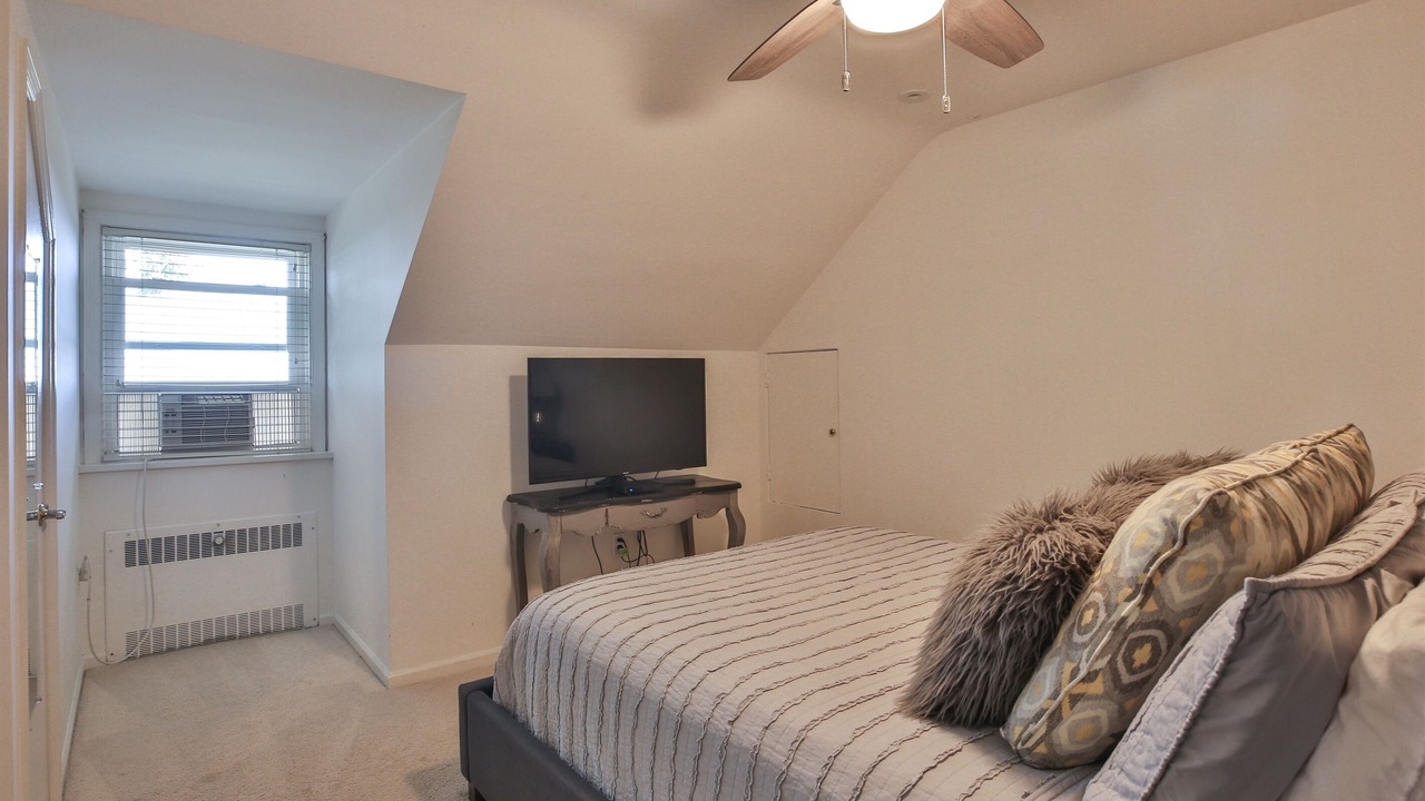 Photo of Bedroom in Bluemont