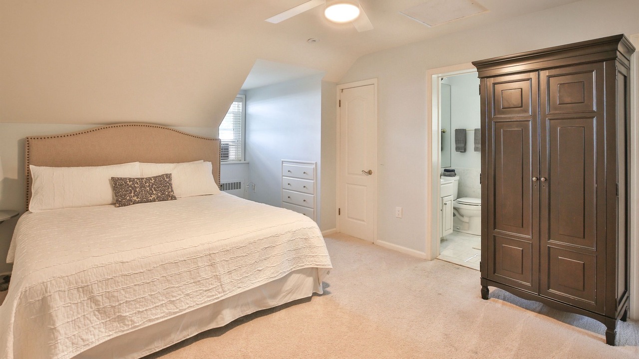 Photo of Bedroom in Bluemont