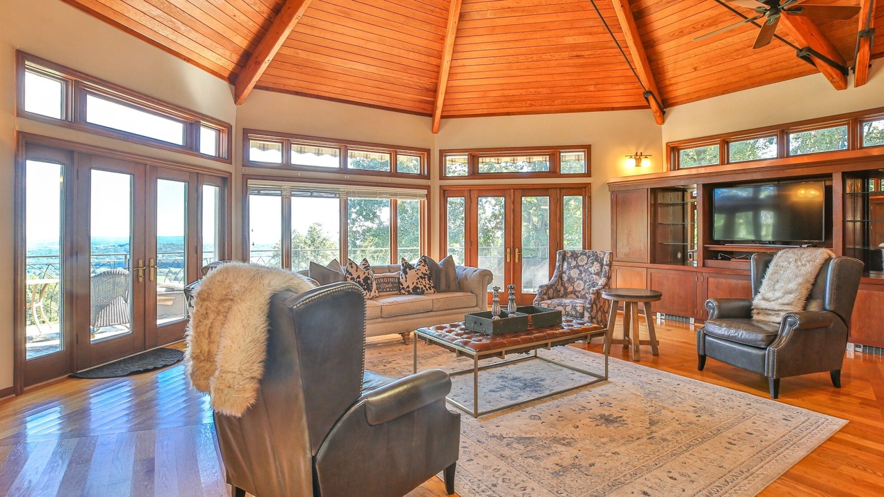 Photo of Livingroom in Bluemont