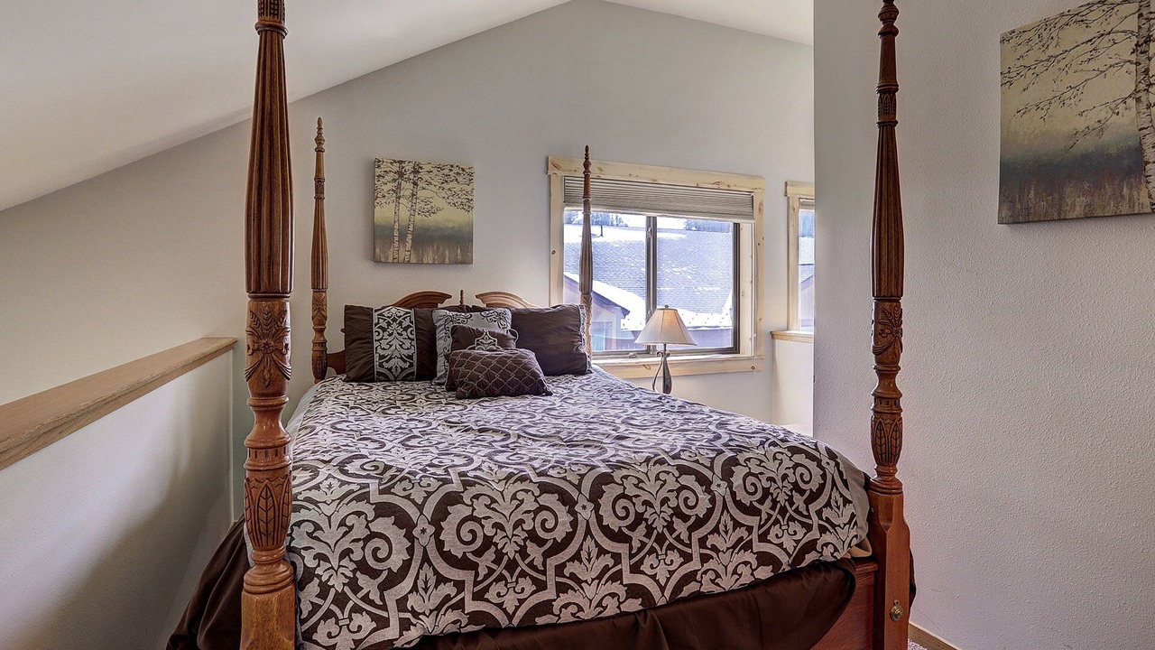 Photo of Bedroom in Mountain House